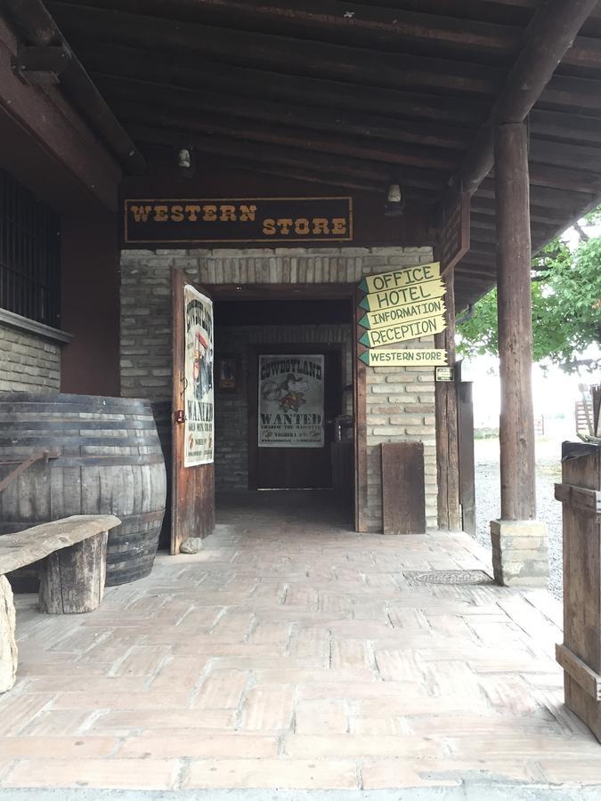 Hotel Cowboys Guest Ranch Voghera Esterno foto
