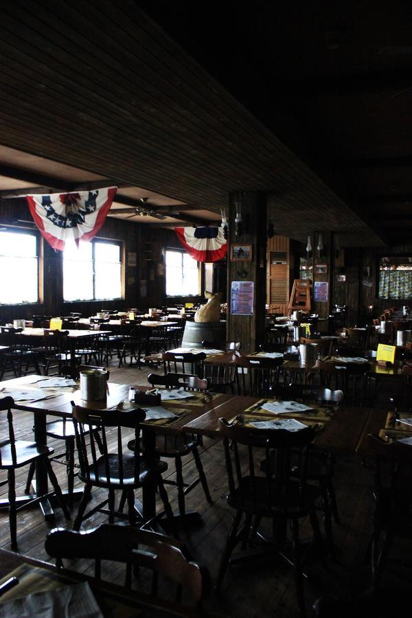 Hotel Cowboys Guest Ranch Voghera Esterno foto