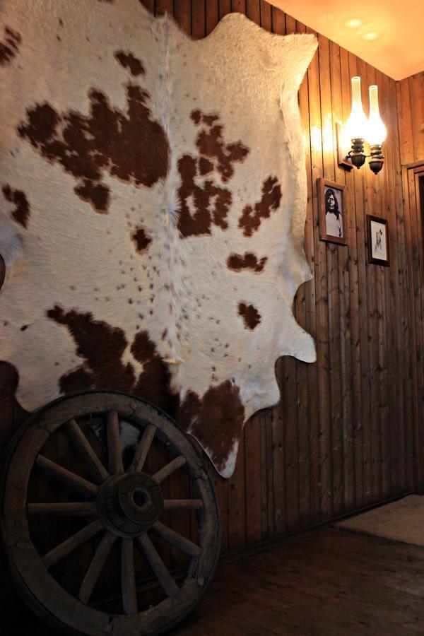 Hotel Cowboys Guest Ranch Voghera Esterno foto
